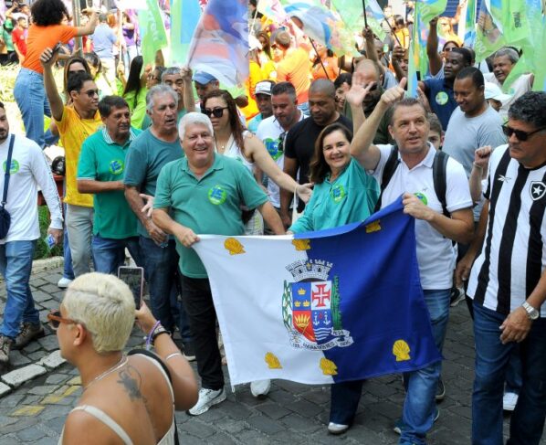 polÍtica 29 ferreti destaca propostas em angra dos reis durante caminhada na cidade