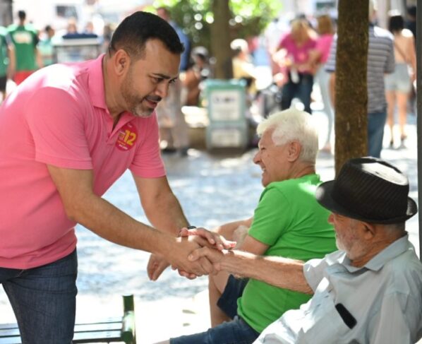 polÍtica 24 thiago valério começa campanha na igreja (divulgaÇÃo)