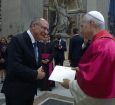 Alckmin entrega ao papa Leão XIV convite para a COP30