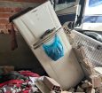 Caminhão invade casa e fere dois caminhoneiros em Resende