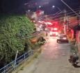 Carro caí em barranco e deixa três feridos em Volta