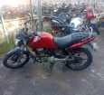 Condutor sem CNH e com munição no pneu tem moto