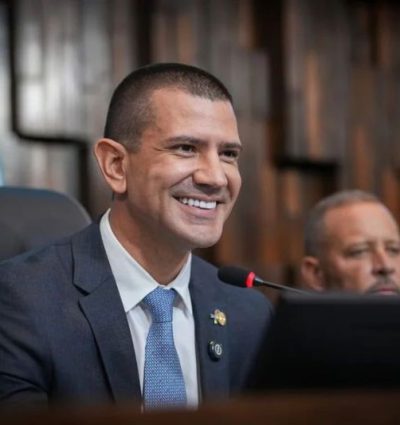 Douglas Ruas é eleito presidente da Alerj com 44 votos