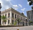 Homem é preso por quebrar vidro de janela do Palácio
