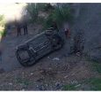 Motorista capota de carro ao tentar fugir da polícia em