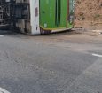 Ônibus tomba e mata três na Via Dutra, em Piraí