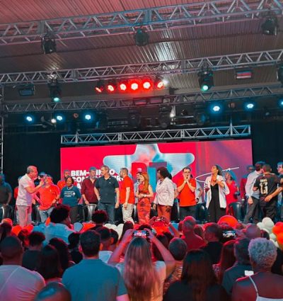 Raone Ferreira se filia ao PT em evento no Clube