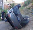 Vídeo mostra homem em carro roubado subindo viaduto de VR